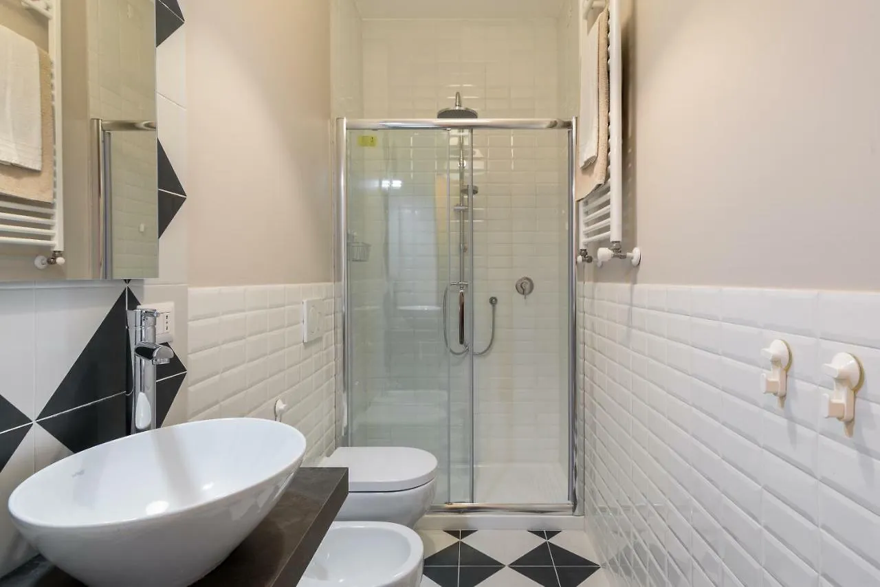 Fan House 22 Ap.Deluxe Apartman Milánó