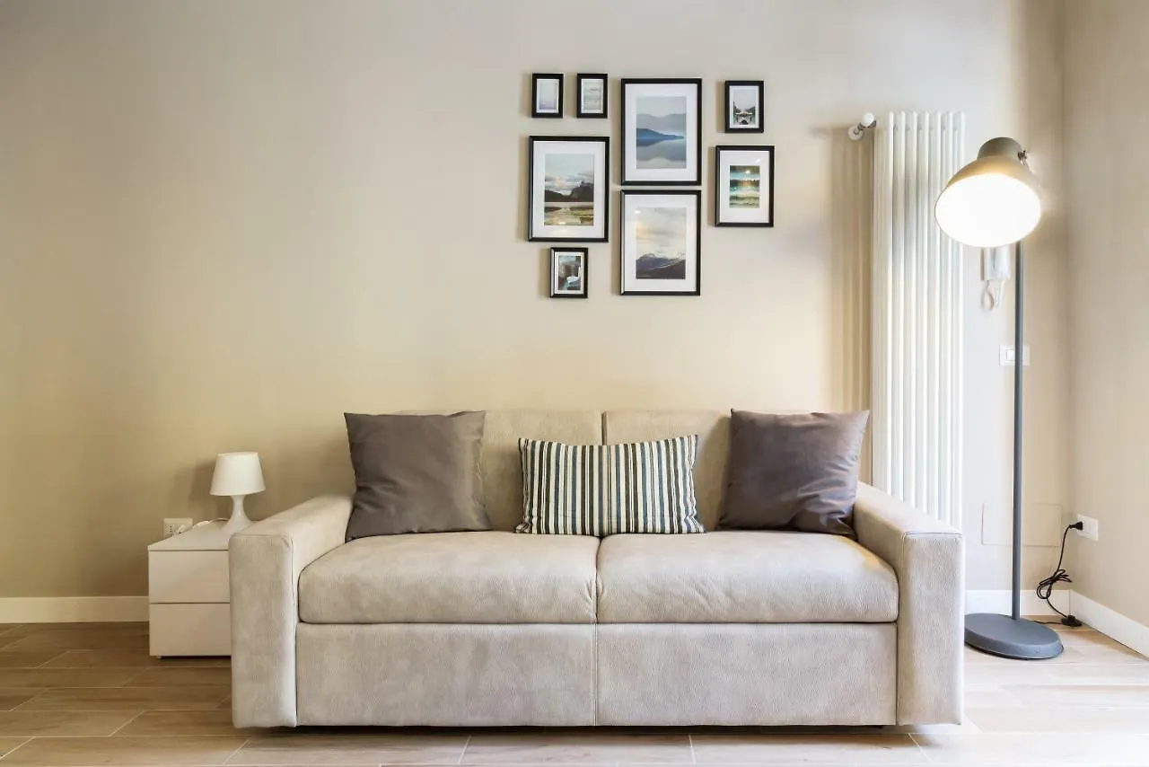 Fan House 22 Ap.Deluxe Apartment Milan
