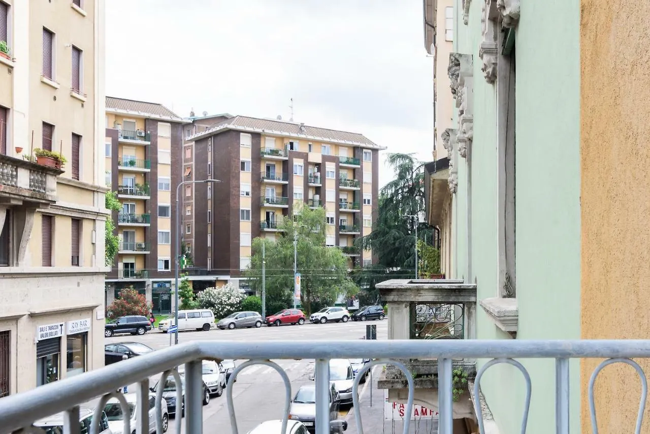 Fan House 22 Ap.Deluxe Apartment Milan